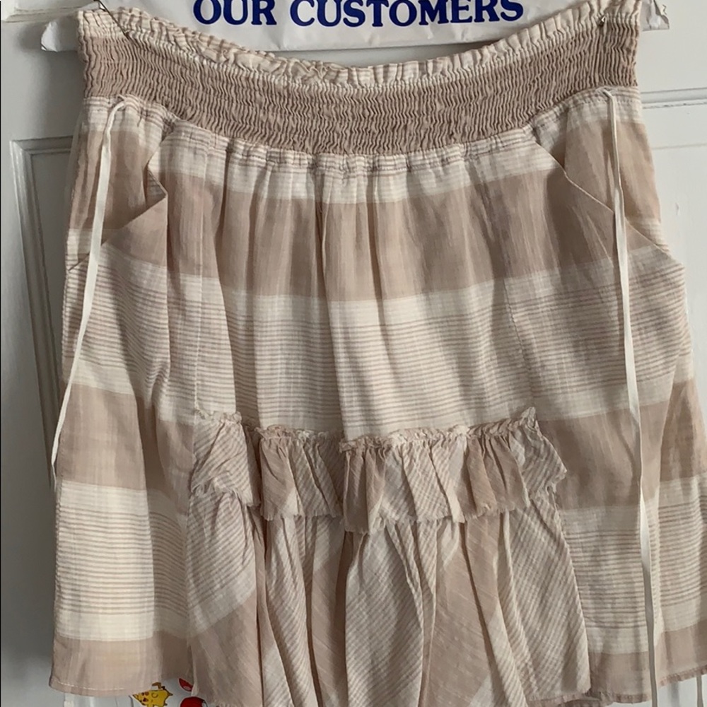 Banana Republic tan and white skirt!